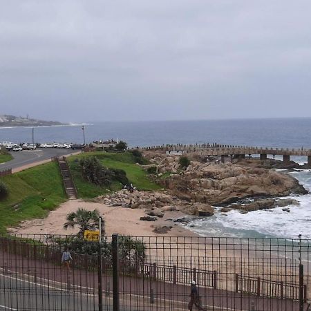 Whale Rock, Modern Beachfront Apartment Margate Exterior photo